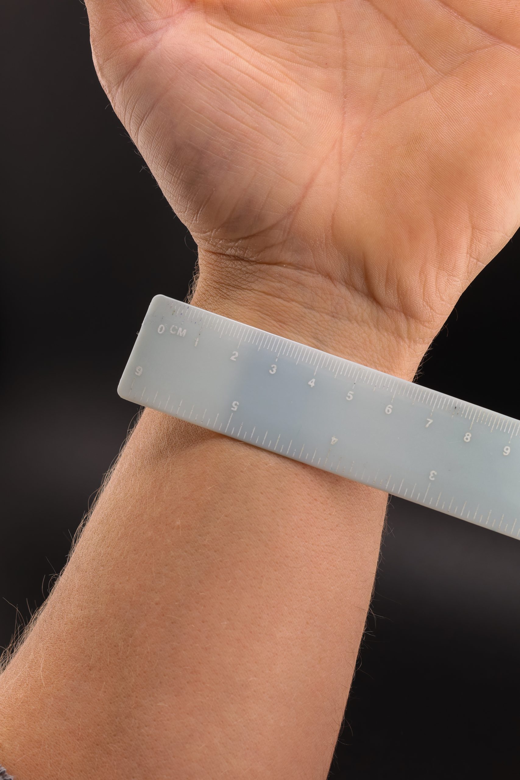 9E2A2137 this is how to measure for your copper bangle. use a ruler or tape measure and measure from the widest point of your wrist.