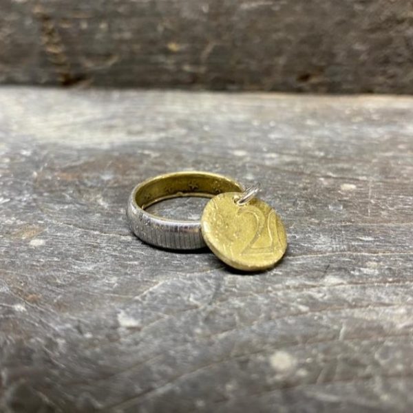 Lot - 14k Yellow Gold Coin Ring with Platinum Isle of Man Coin