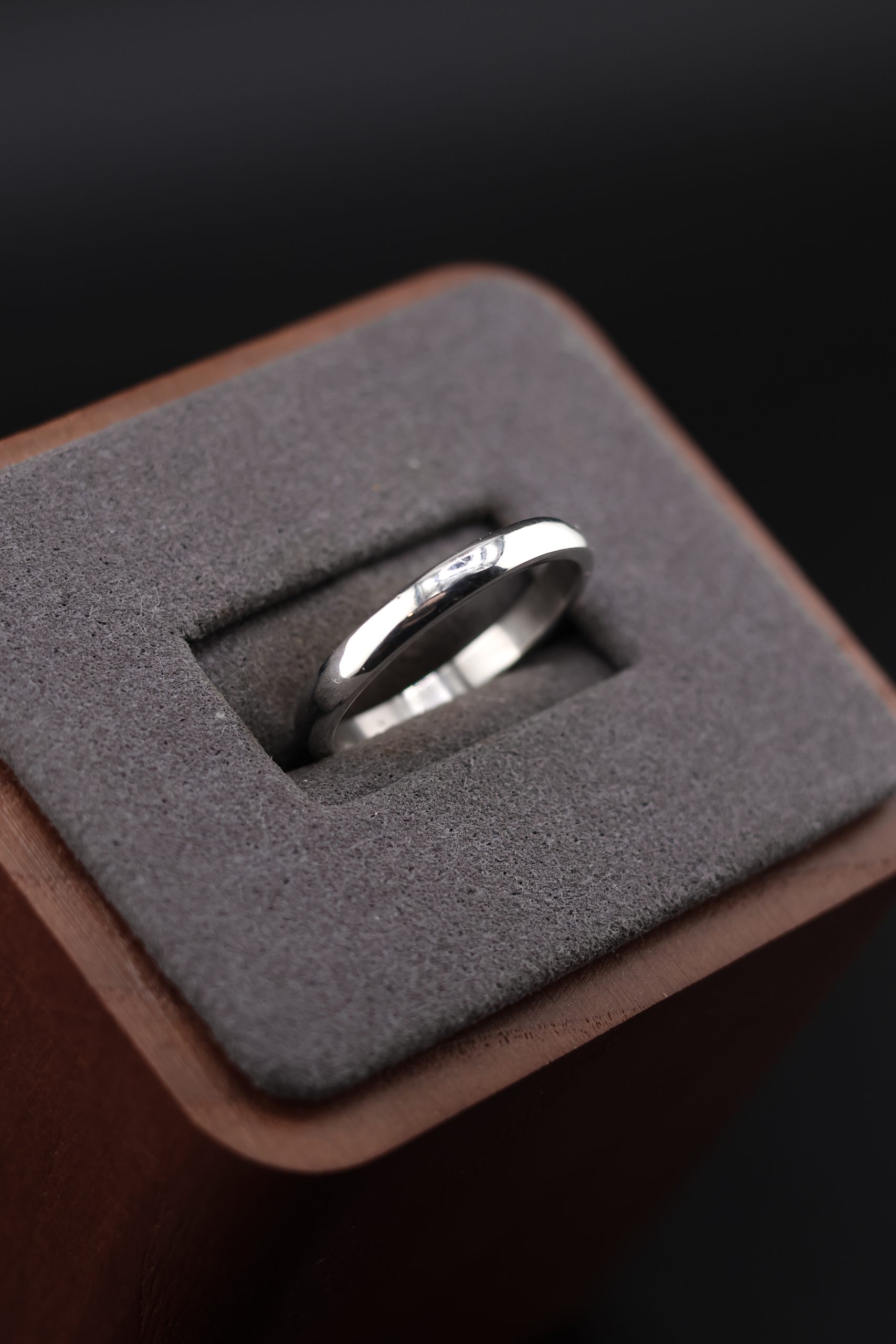 9E2A4331 Platinum polished wedding ring. Handmade in Devon by award winning goldsmith, JWF Unique Designs.